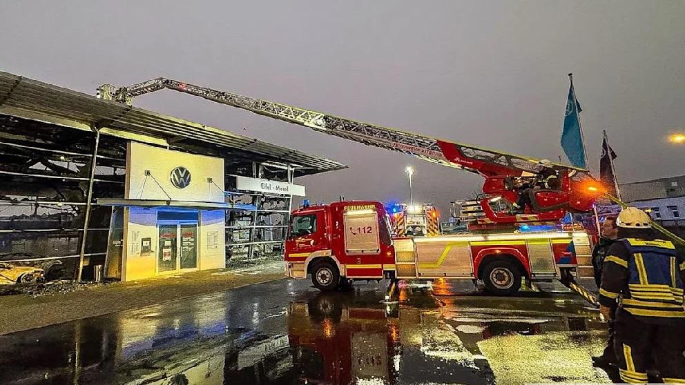 Vatrogasci gase požar / Foto: Freiwillige Feuerwehr Mötsch