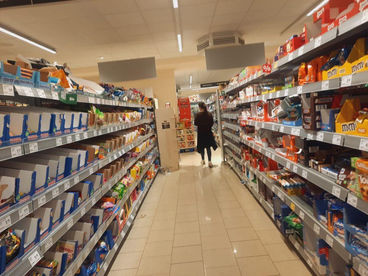 Kupac u trgovini Rewe/ Foto: Fenix (MD)