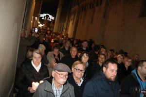 U ZADRU OTVORENA SVETA GODINA JUBILEJA 2025.: Veličanstvena procesija od crkve sv. Šime do katedrale sv. Stošije – stigli i Hrvati iz iseljeništva