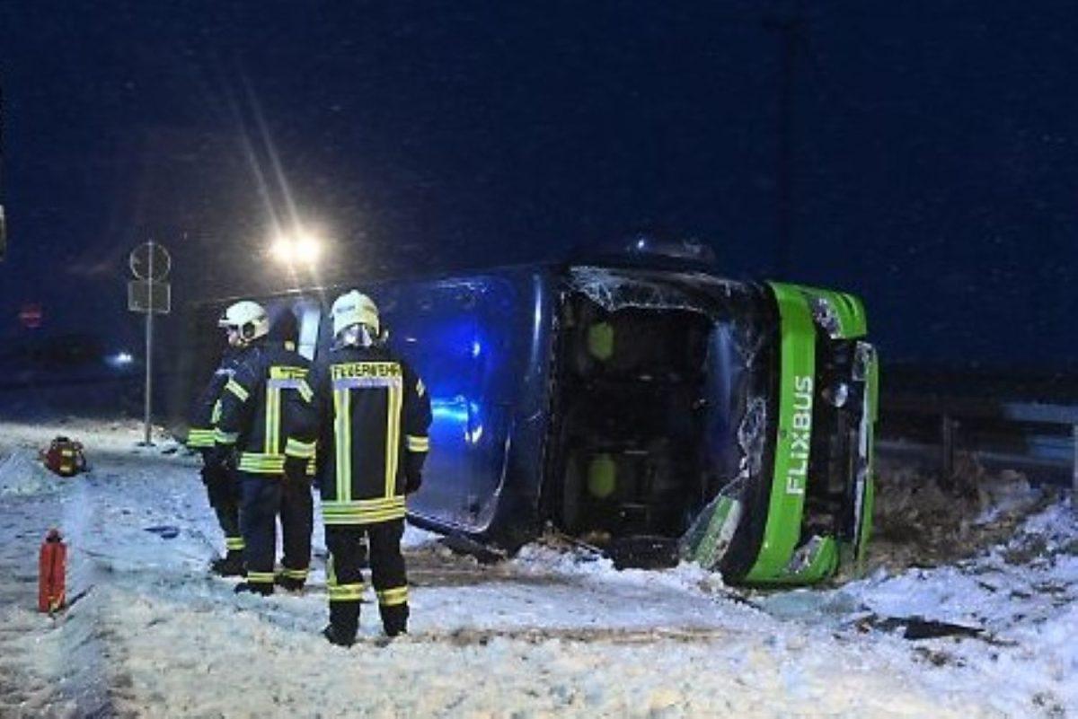 U prevrtanju autobusa Flixbussa poginule su dvije osobe / Foto: dpa