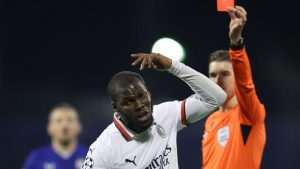 Yunus Musah dobiva crveni karton / Foto: Hina