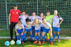 Trener U-11/II momčadi Croatije Bojan Smoljo sa svojim malim "ratnicima" / Foto: Fenix (SIM)