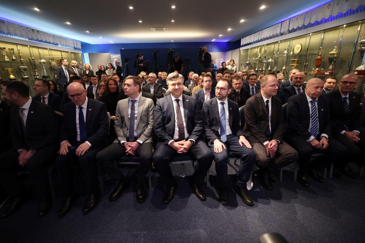 Predstavljanje sporazuma o uklanjanju postojećeg i izgradnji novog stadiona Maksimir / Foto: Hina