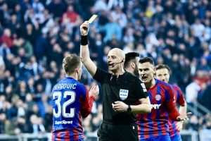 Ljutnja igrača Hajduka nakon kartona / Foto: Hina