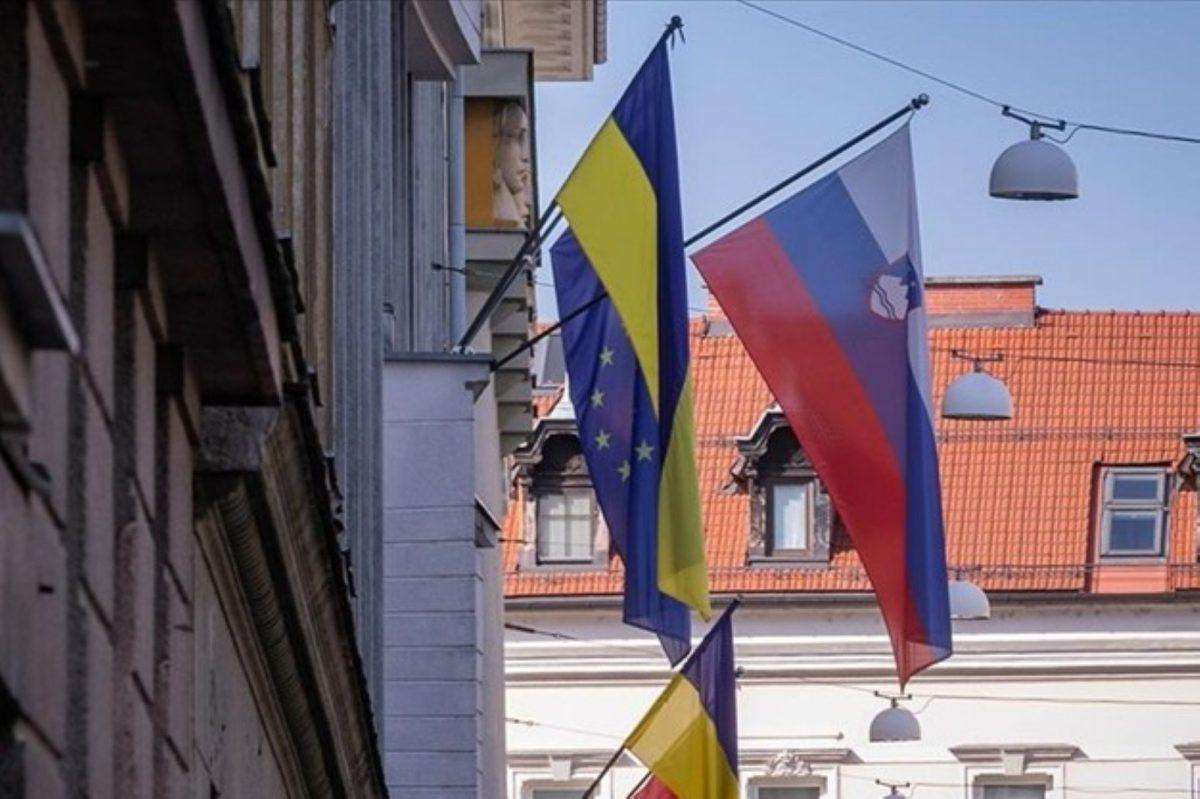 Ukrajinska i slovenska zastava / Foto: Anadolu