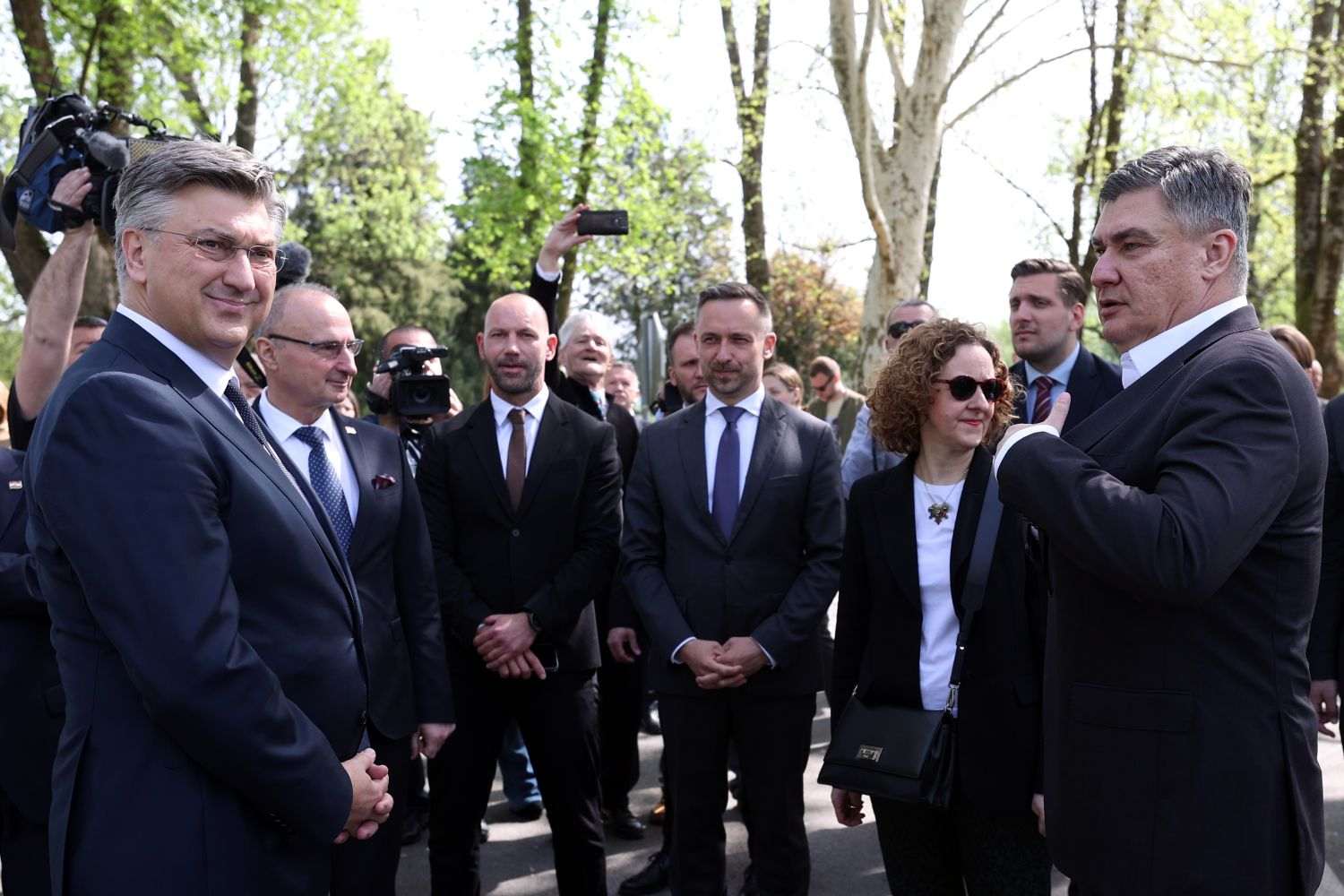 DRŽAVNI VRH U JASENOVCU: Jandroković, Milanović i Plenković prohodali put kojim su zatočenici prevoženi u logor Komemoracija u spomen na žrtve ustaškog logora Jasenovac / Foto: Hina