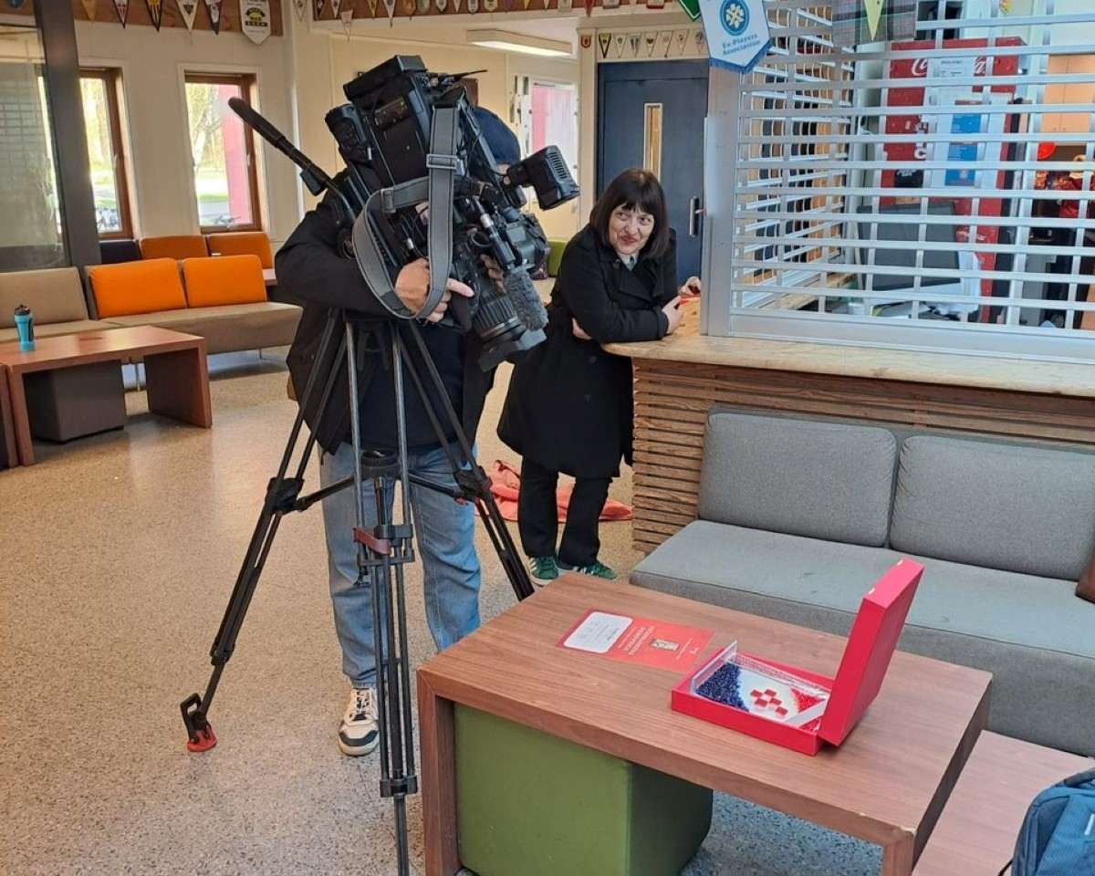 OSLO: Hrvatska televizija u posjetu Hrvatskoj zajednici u Norveškoj Snimatelj HTV-a snima Domovnicu Večernjeg lista i Fenix-magazina koju je osvojila Croatia Oslo / Foto: Fenix (SIM)