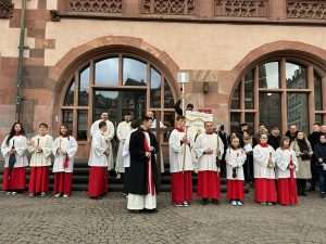 (FOTO)KRIŽNI PUT HRVATSKIH VJERNIKA U FRANKFURTU: Svjedočanstvo vjere i ljubavi na Veliki petak
