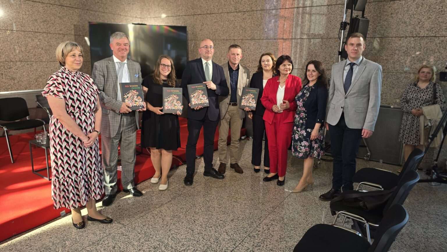 POVIJEST, TRADICIJA I KULTURA MORAVSKIH HRVATA: Uspješno predstavljena knjiga „Boje hrvatske Moravske“ Predstavljanje knjige Boje hrvatske Moravske / Foto: Lada Kanajet Šimić