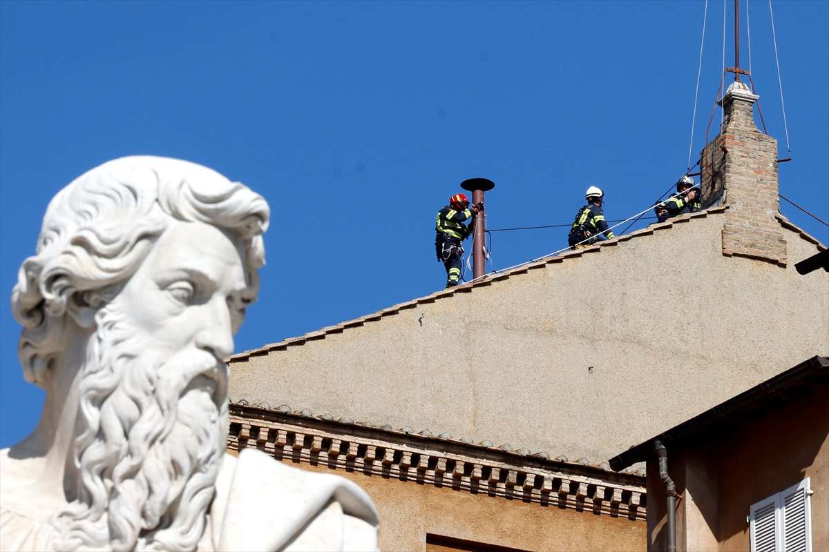 Postavljanje dimljaka/ Foto: Anadolu