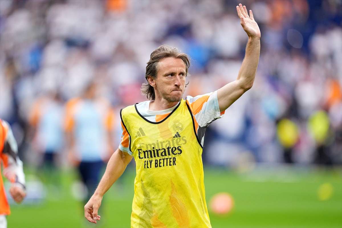 HVALA LEGENDO: Navijači su na najbolji mogući način ispratili Modrića sa Santiago Bernabeua Luka Modrić/ Foto: Anadolu