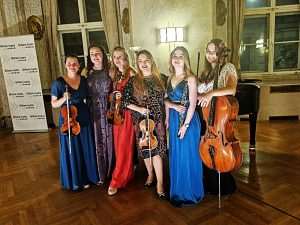 Sve sudionice prvog koncerta na otvaranju Festivala