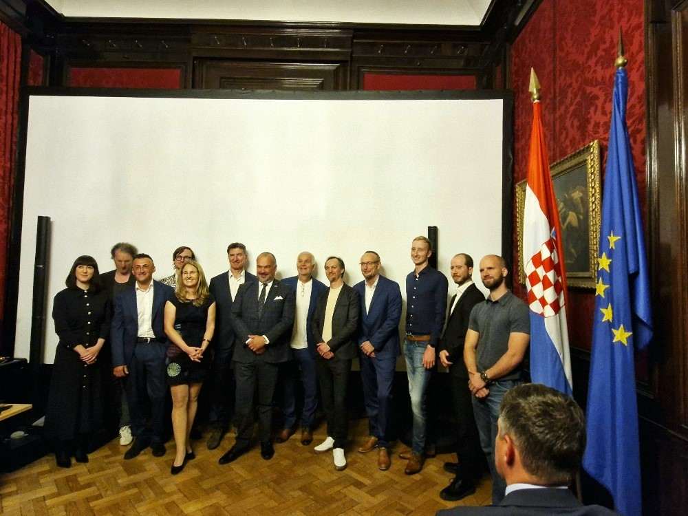 ORF-OVA PREMIJERA DOKUMENTARCA O HRVATSKOJ: “Hrvatska obala - beskrajna i divlja” impresionirala Austrijance i njihove strane goste u Veleposlanstvu RH u Beču ORF-OVA PREMIJERA DOKUMENTARCA O HRVATSKOJ: “Hrvatska obala - beskrajna i divlja” impresionirala Austrijance i njihove strane goste u Veleposlanstvu RH u Beču