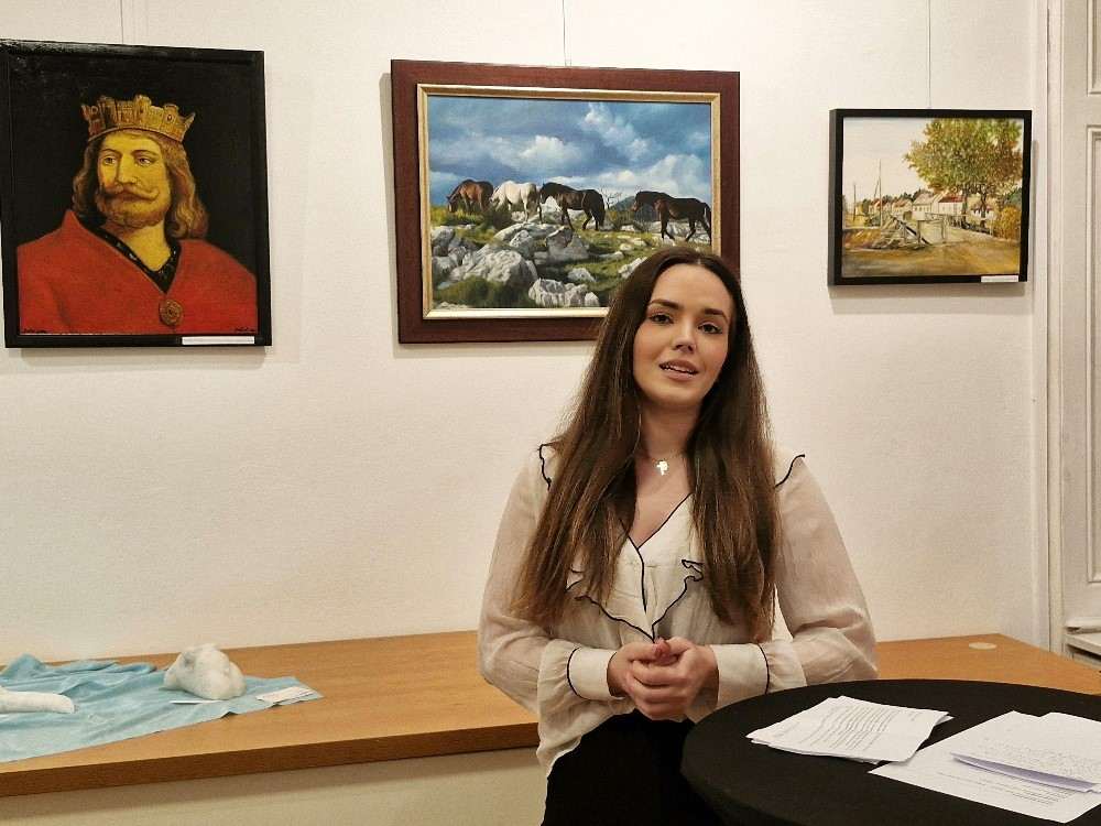 PREMIJERA KNJIŽEVNO LIKOVNOG DRUŠTVA “REŠETARI”: U Beču otvorene izložbe braniteljskih radova “Tragom sjećanja” i “Palete Domovine” Bernarda Grebner, iz hrvatskog Veleposlanstva u Beču