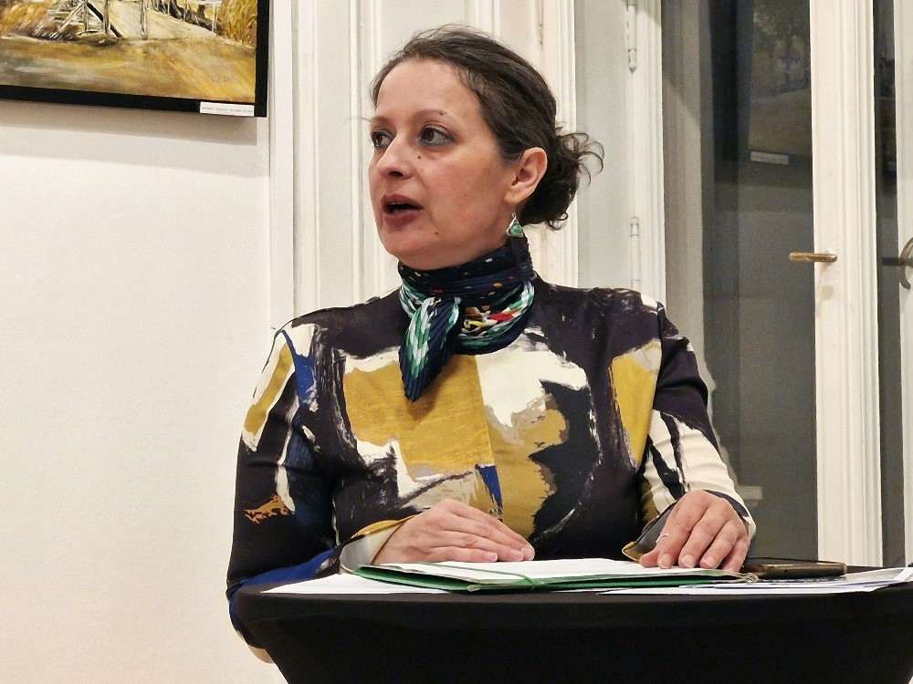 PREMIJERA KNJIŽEVNO LIKOVNOG DRUŠTVA “REŠETARI”: U Beču otvorene izložbe braniteljskih radova “Tragom sjećanja” i “Palete Domovine” Dragica Kordas, predsjednica KLD-a Rešetari