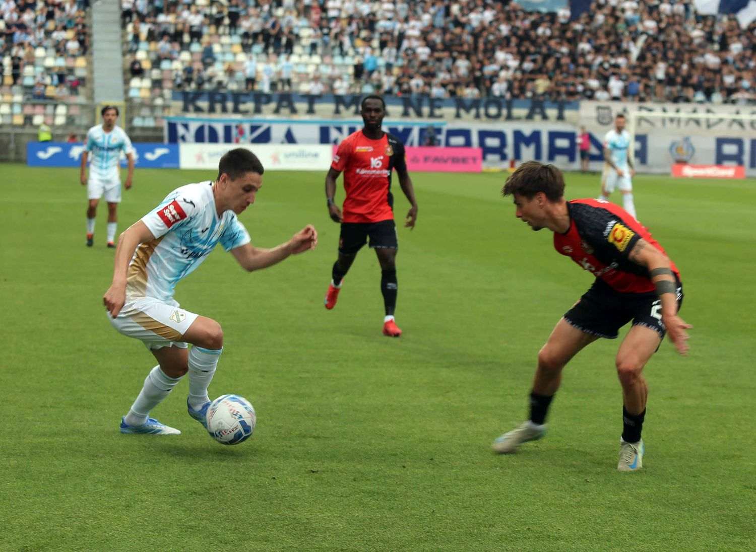 RIJEKA SE VRATILA NA PRVO MJESTO: Pobjedom od 2:1 protiv Gorice, momčad s Rujevice bježi Dinamu 1 bod Detalj s utakmice Rijeka - Gorica / Foto: Hina