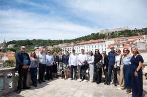 HVAR: Održana je Konferencija vjerskog turizma, sakralne baštine i hodočašća Splitsko dalmatinske županije Sudionici Konferencije vjerskog turizma u Hvaru / Foto: Ivana Topić