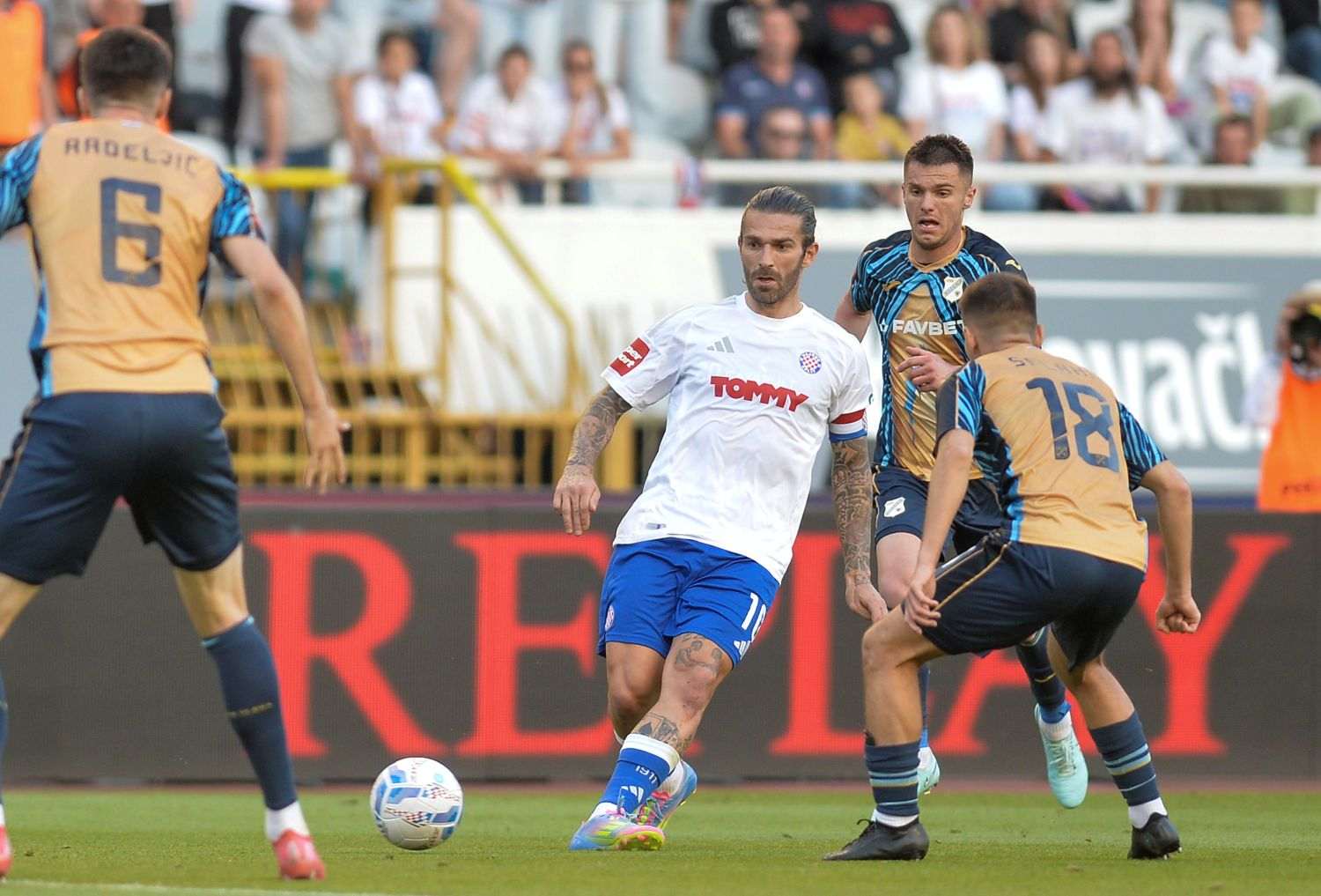 NADA JOŠ ŽIVI: Hajduk pomogao Dinamu pobjedom nad Rijekom, ali i teoretski ostao u utrci za prvaka Detalj s utakmice Hajduk - Rijeka / Foto: Hina