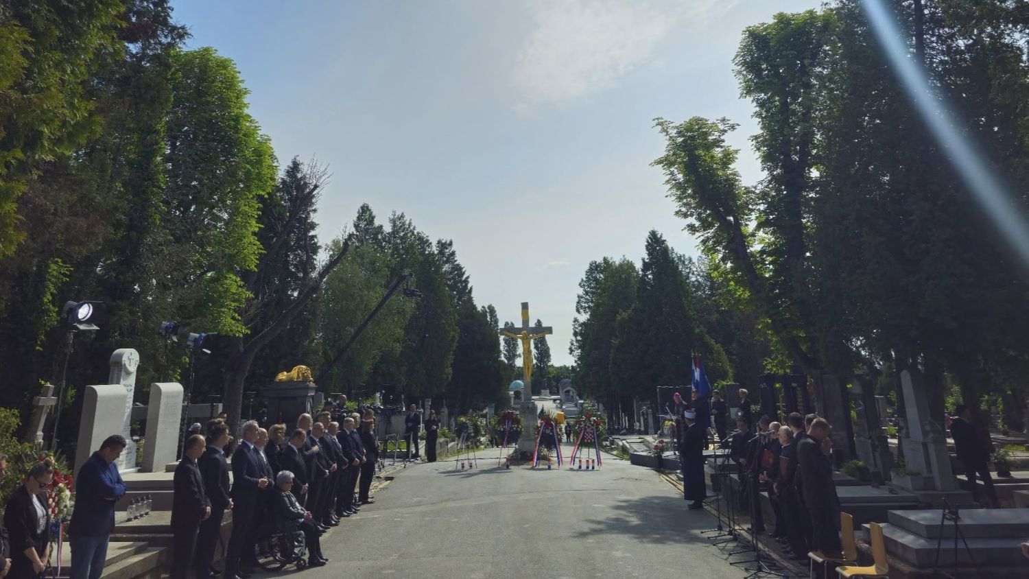 KOMEMORACIJA NA MIROGOJU ZA 80. GODIŠNJICU BLEIBURŠKE TRAGEDIJE: Plenković i Jandroković izrazili pijetet žrtvama ubijenima bez suđenja nakon kraja Drugog svjetskog rata Komemoracija u povodu 80. obljetnice Bleiburške tragedije i Križnog puta hrvatskog naroda na Mirogoju / Foto: Fenix (MVEP)