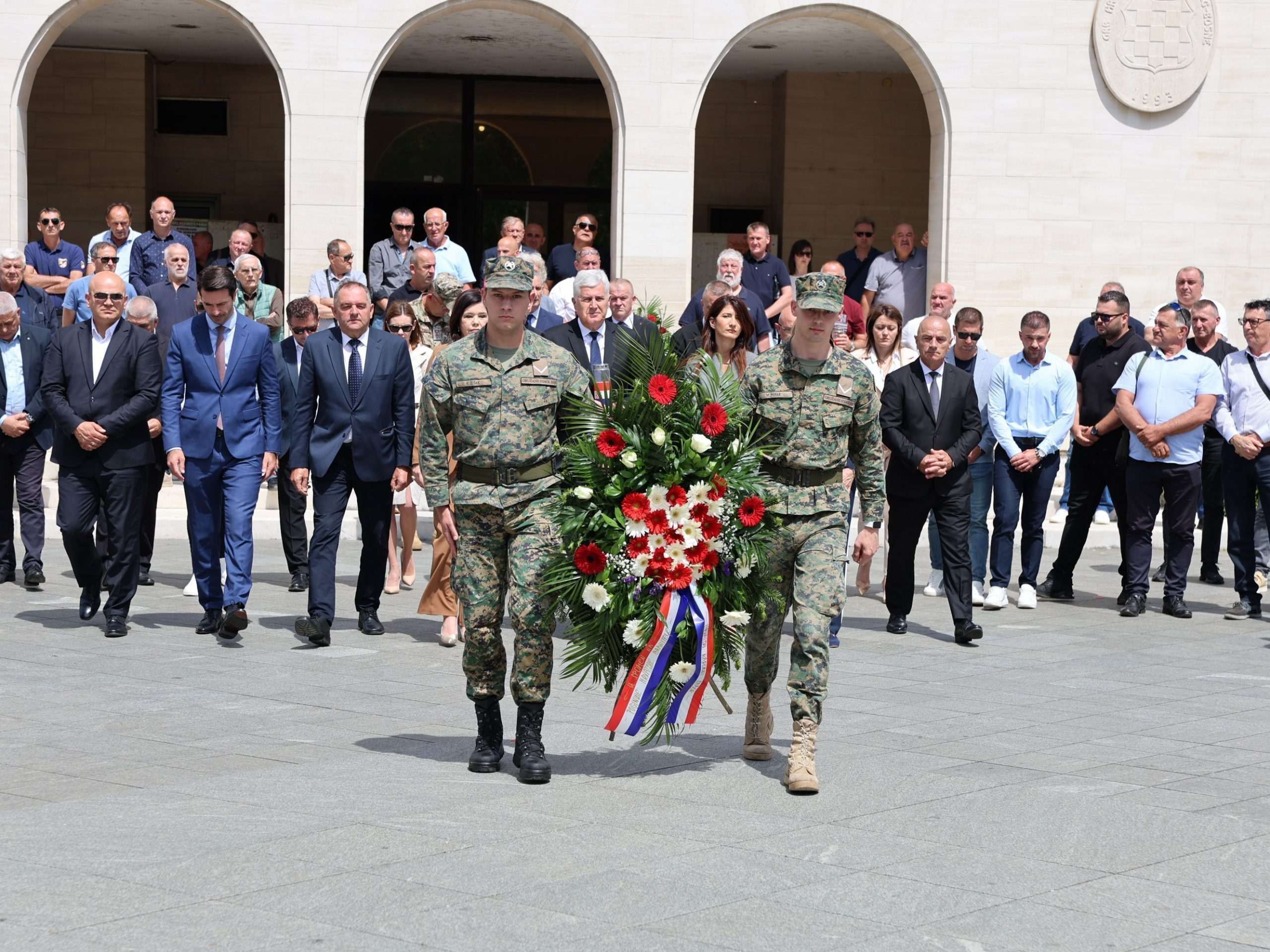 31. OBLJETNICA HVIDRA-e MOSTAR: Čović i izaslanstvo HNS-a BiH odali počast hrvatskim braniteljima 31. OBLJETNICA HVIDRA-e MOSTAR: Čović i izaslanstvo HNS-a BiH odali počast hrvatskim braniteljima