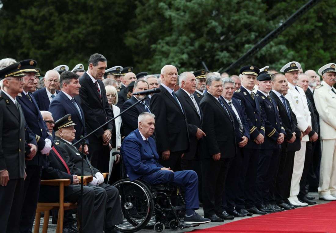 SVEČANO NA PANTOVČAKU: Milanović uručio odlikovanja i promaknuća pripadnicima Oružanih snaga RH SVEČANO NA PANTOVČAKU: Milanović uručio odlikovanja i promaknuća pripadnicima Oružanih snaga RH