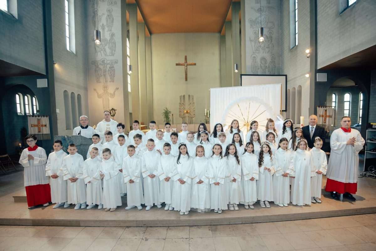 Četrdeset djece prvi je put pristupilo sakramentu Euharistije