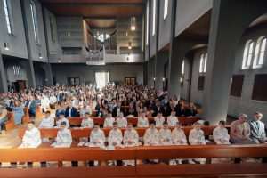 PRVA SVETA PRIČEST HRVATSKE KATOLIČKE ZAJEDNICE OFFENBACH/M: Više od tradicije, „Poziv na put“