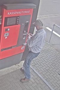POLICIJA TRAGA ZA POČINITELJEM, OBJAVILI I FOTOGRAFIJE: Tko i zašto ubrizgava kiselinu u parkirne uređaje? POLICIJA TRAGA ZA POČINITELJEM, OBJAVILI I FOTOGRAFIJE: Tko i zašto ubrizgava kiselinu u parkirne uređaje?