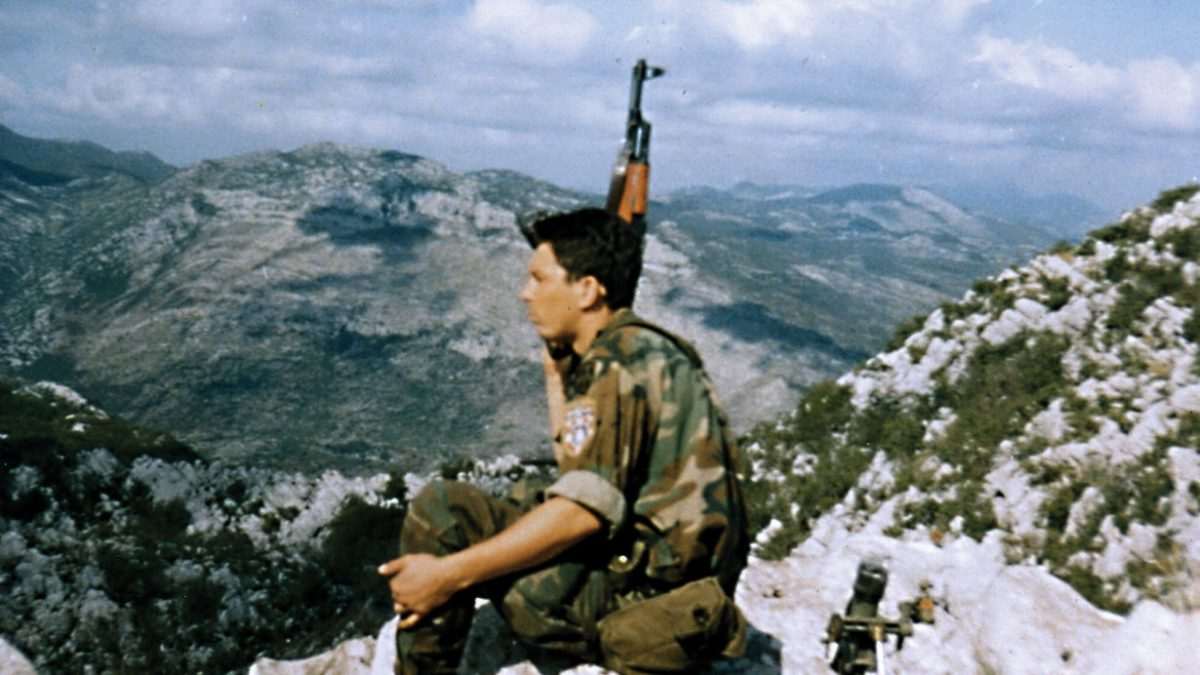 Pripadnik Imotske bojne na Golubovu kamenu iznad Rijeke dubrovačke / Foto: UHD Imotski sokolovi