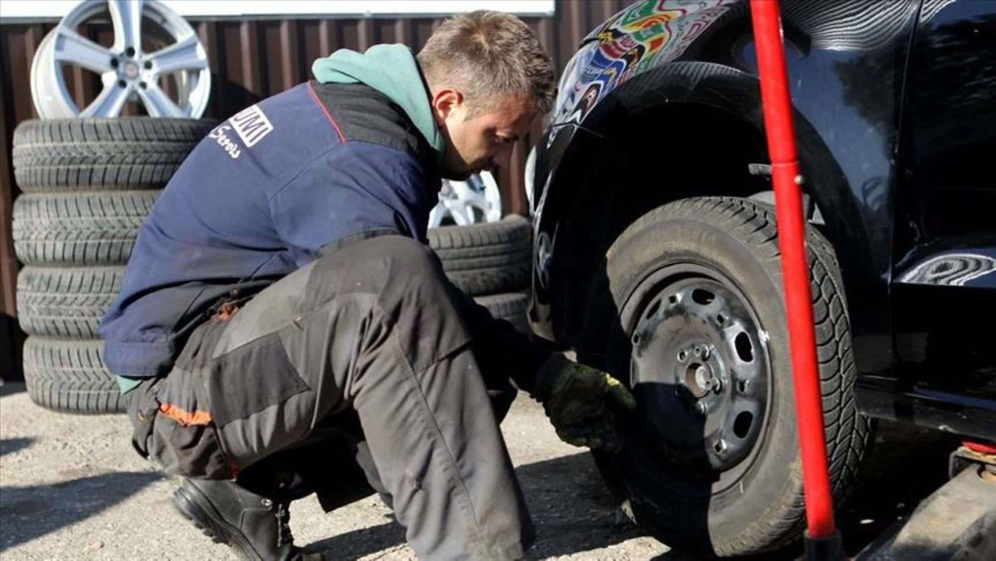 NEMA PRAVO NA OTPREMNINU NI ODŠTETU: Mehaničar dobio izvanredni otkaz- zaboravio zategnuti kotače i stalno kasnio na posao