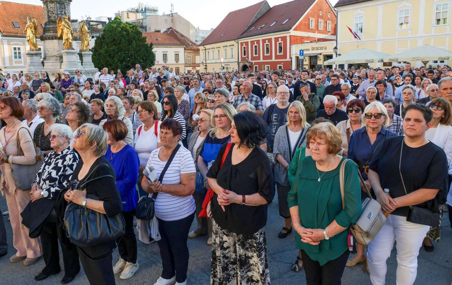 KARDINAL BOZANIĆ: Hrvatska kršćanska pobožnost izrazito je marijanska Proslava svetkovine Majke Bozje od Kamenitih vrata / Foto: Hina