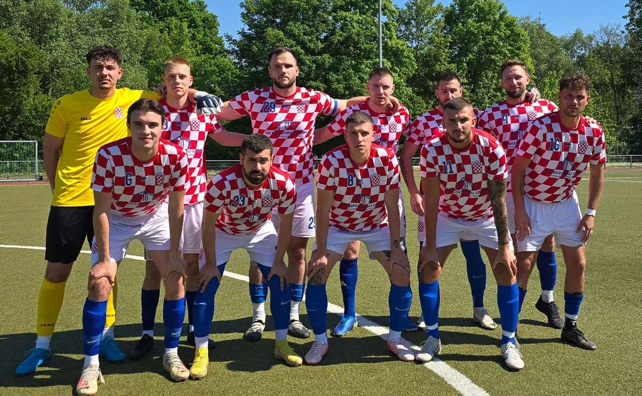 POBJEDAN NAKON 6 KOLA: Croatia Frankfurt u derbiju začelja s 2:1 savladala Viktoria Preußen, Croatia II trećom uzastopnom pobjedom izbila na vrh ljestvice Prva momčad Croatije Frankfurt / Foto: Fenix (Daniel Pleša)