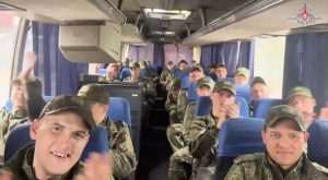 (FOTO) Rusija i Ukrajina razmijenile stotine ratnih zarobljenika (FOTO) Rusija i Ukrajina razmijenile stotine ratnih zarobljenika