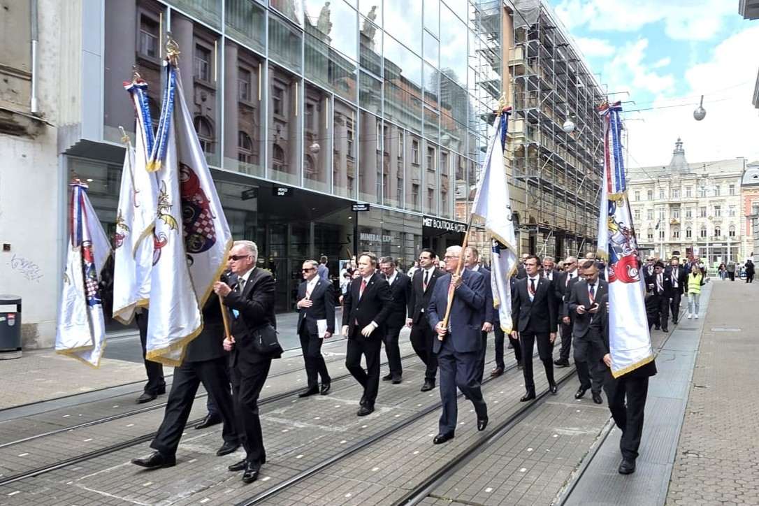U ČAST 1.100-e OBLJETNICE HRVATSKOGA KRALJEVSTVA: Više od 1.600 sudionika iz 38 gradova u Svehrvatskoj zborskoj povorci u Zagrebu Svehrvatska zborska povorka u Zagrebu / Foto: Fenix (M. Ružić)