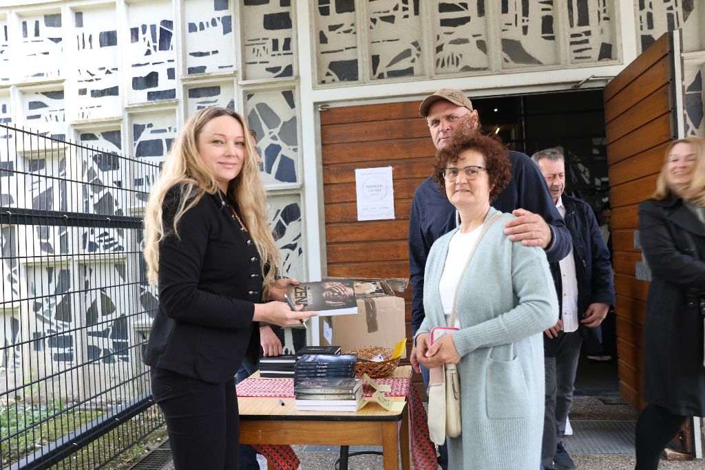 HRVATSKA KATOLIČKA ZAJEDNICA DARMSTADT: Riječi žene koja je otkrila tajnu iz suprugove prošlosti i prošla teške trenutke otkrivene su u romanu "Njegova žena" Marijana Dokoza u Darmstadtu / Foto: Fenix (Dario Holenda)