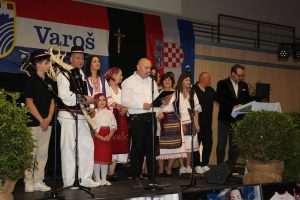 (FOTO) VEČER U KOJOJ SE SUSREĆE VJERA, TRADICIJA I NADA U BOLJE SUTRA: Oko tisuću ljudi na 8. Kotorvaroškoj večeri u Filderstadtu