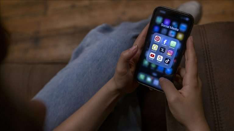 Mobitel, društvene mreže (ILUSTRACIJA)/ Foto: Anadolu