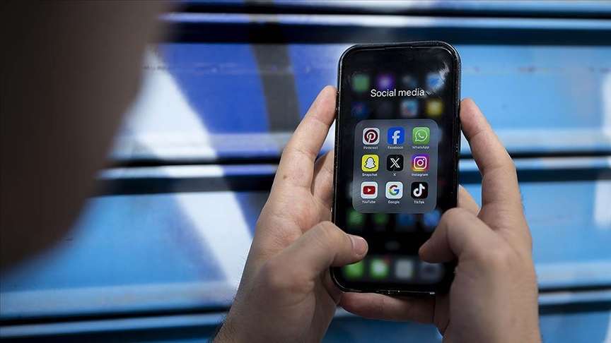 Mobitel, društvene mreže (ILUSTRACIJA)/ Foto: Anadolu