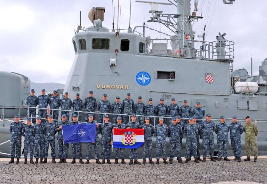 ispraćen 11. hrvatski kontingent (HRVCON) na raketnoj topovnjači RTOP-41 “Vukovar” / Foto: MORH/ K. Kasalo