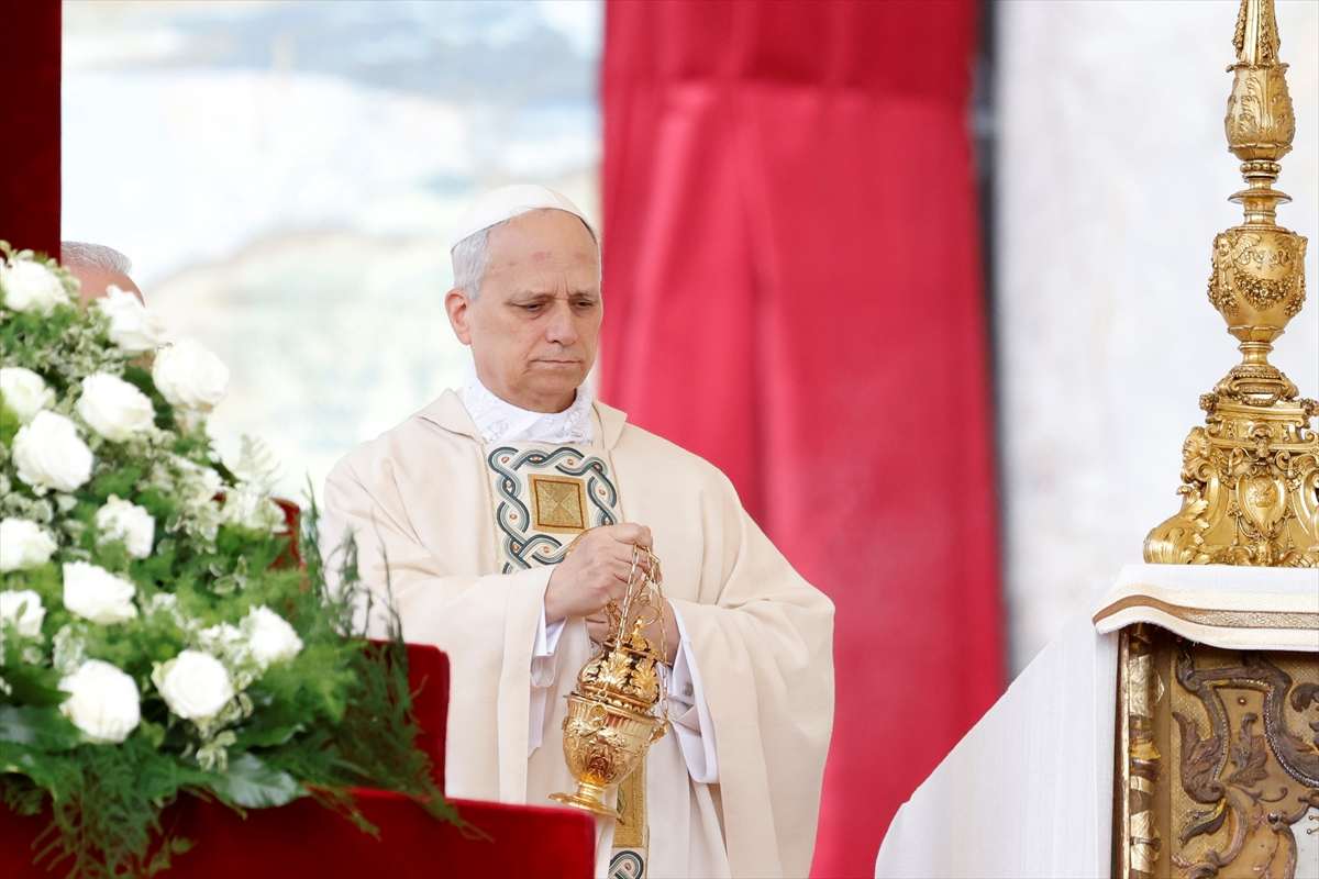 (FOTO) Papa Lav XIV. započeo pontifikat kritikom pohlepe kapitalizma (FOTO) Papa Lav XIV. započeo pontifikat kritikom pohlepe kapitalizma