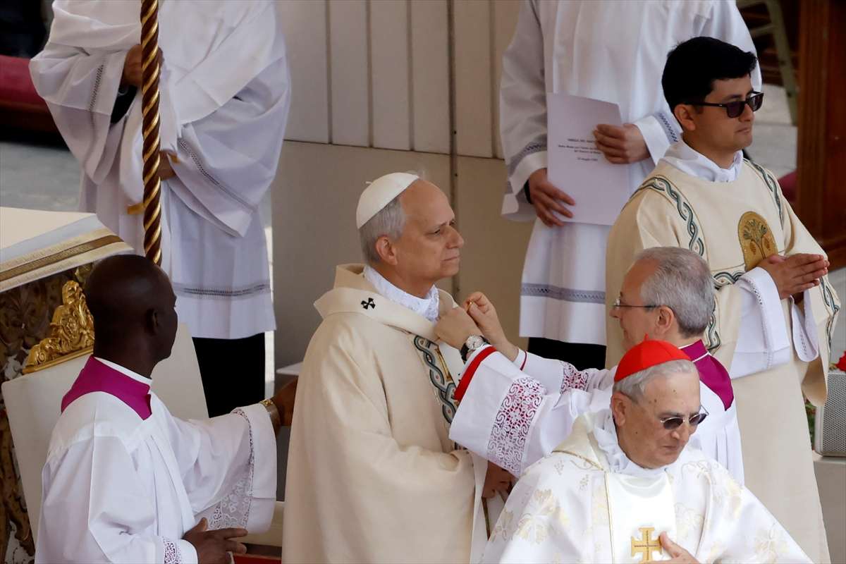(FOTO) Papa Lav XIV. započeo pontifikat kritikom pohlepe kapitalizma (FOTO) Papa Lav XIV. započeo pontifikat kritikom pohlepe kapitalizma