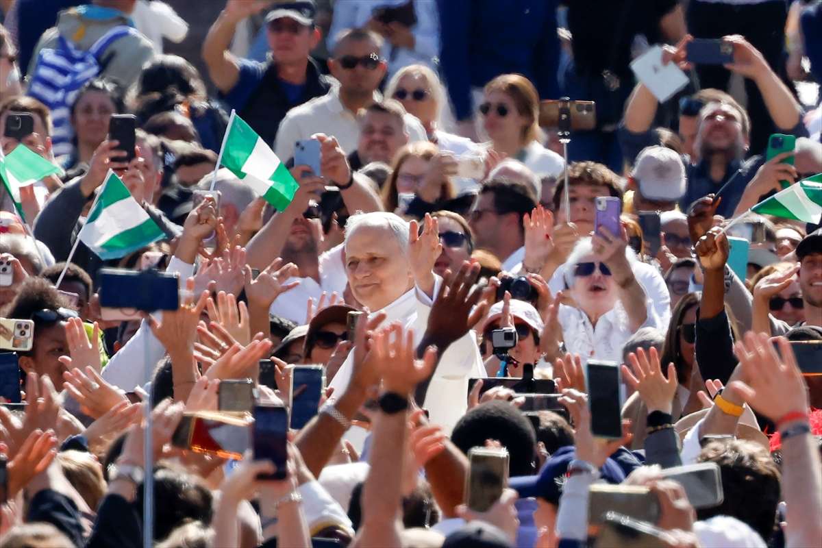 (FOTO) Papa Lav XIV. započeo pontifikat kritikom pohlepe kapitalizma (FOTO) Papa Lav XIV. započeo pontifikat kritikom pohlepe kapitalizma