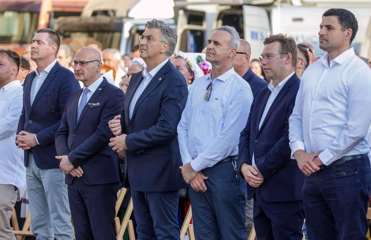 KARDINAL BOZANIĆ: Hrvatska kršćanska pobožnost izrazito je marijanska Mislav Herman, Gordan Grlić Radman, Andrej Plenković, Krunoslav Katičić, Marko Pavić, Davor Bernardić