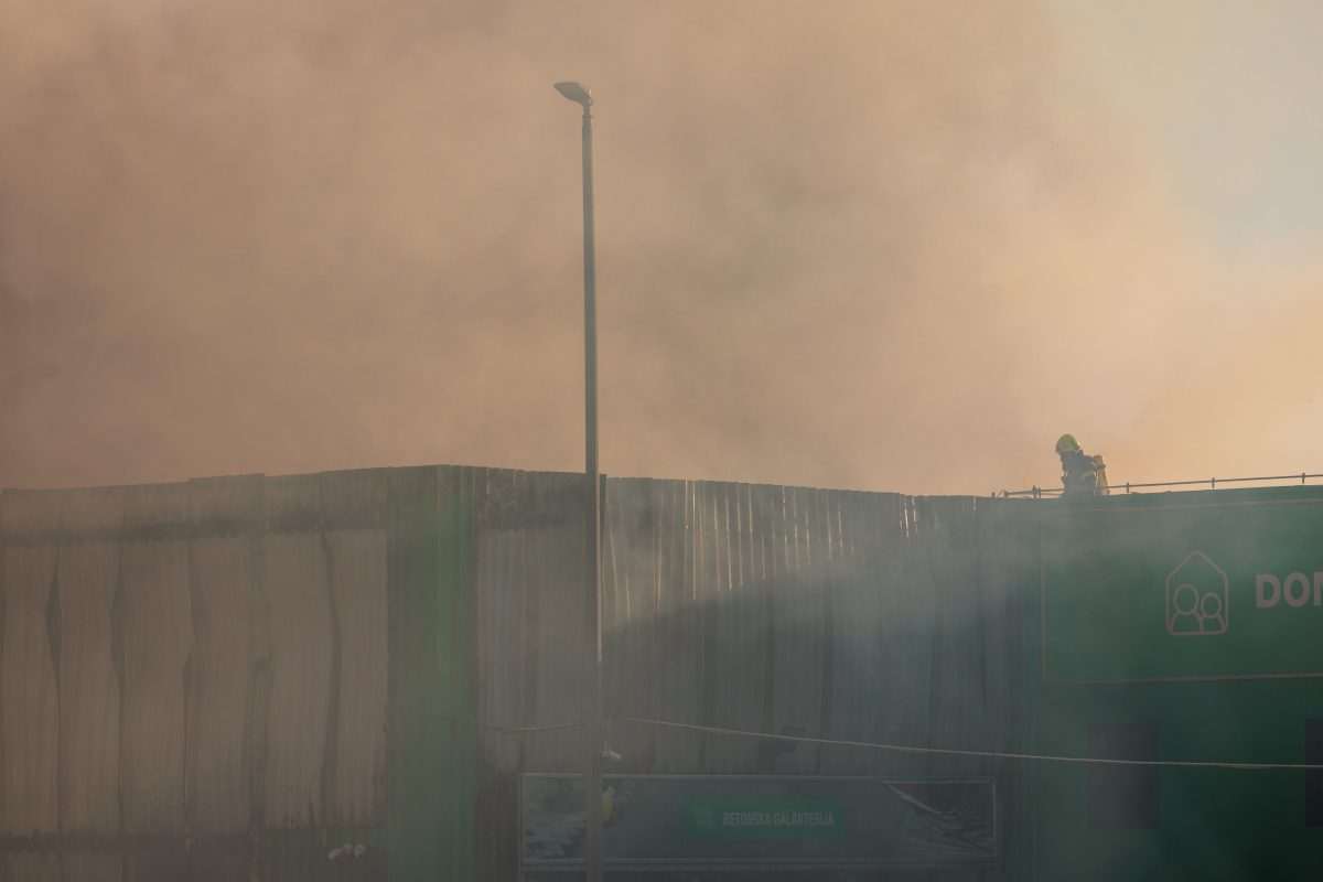 Vatrogasci gase požar na Pevexu/ Foto: Hina