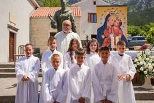 U Velikom brdu proslavljena Prva sveta pričest i Majčin dan / Foto: Fenix (AB)