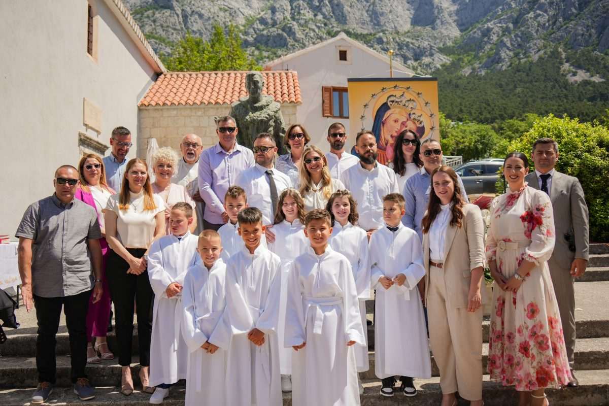 U Velikom brdu proslavljena Prva sveta pričest i Majčin dan / Foto: Fenix (AB)