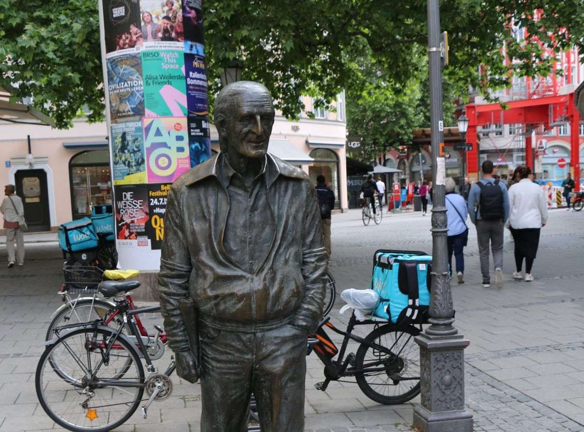 Brončana statua pisca Sigija Sommera u Münchenu / Foto: Fenix (MD)