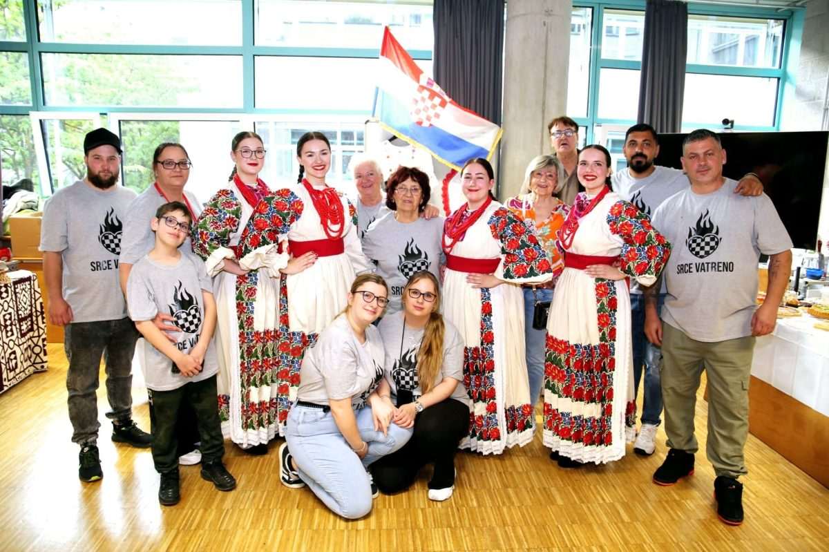 Upravni odbro udruge „Srce vatreno“ s folklorom iz Bietigheim-Bissingena / Foto: Fenix (Željko Cindrić)