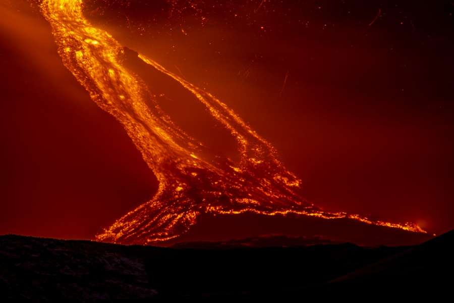 EKSPLOZIJE IZ KRATERA: Vulkan Etna ponovno eruptirao Vulkan Etna / Foto: Anadolu