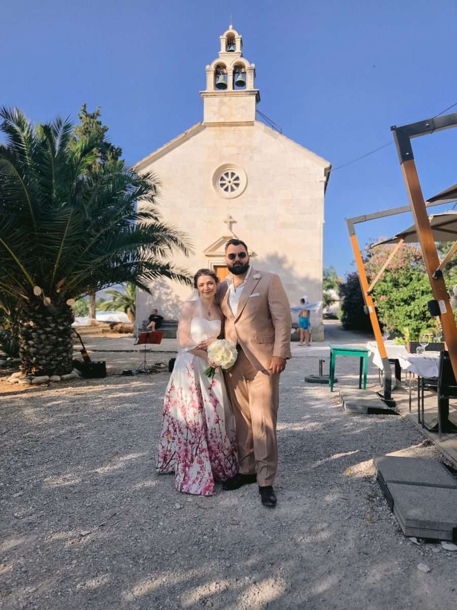 LJUBAV NA OTOKU TIŠINE: Agnes i Florian iz Münchena izrekli sudbonosno "da" na bajkovitom Vrniku LJUBAV NA OTOKU TIŠINE: Agnes i Florian iz Münchena izrekli sudbonosno "da" na bajkovitom Vrniku